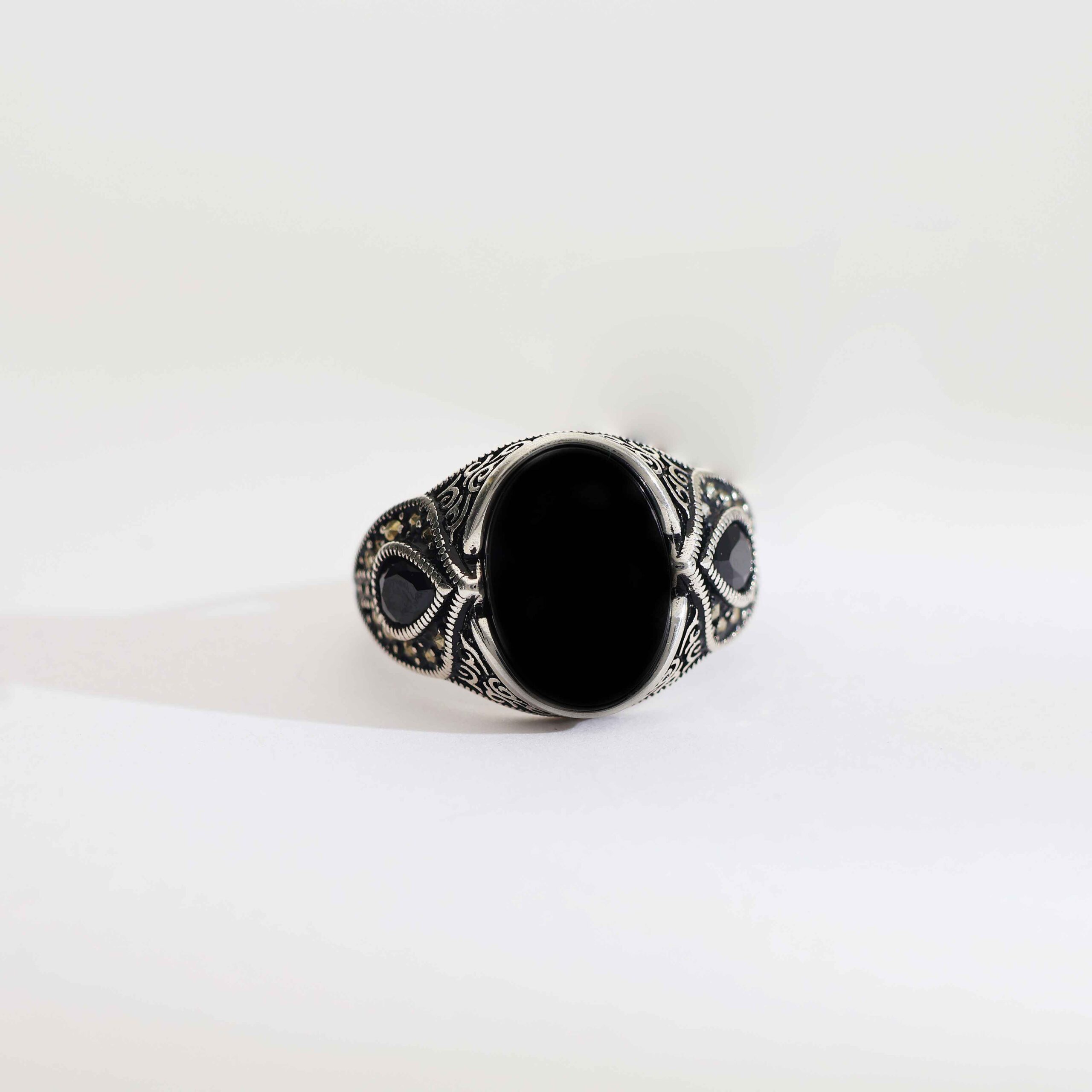 Classic Black Signet Gents Ring - Image 2