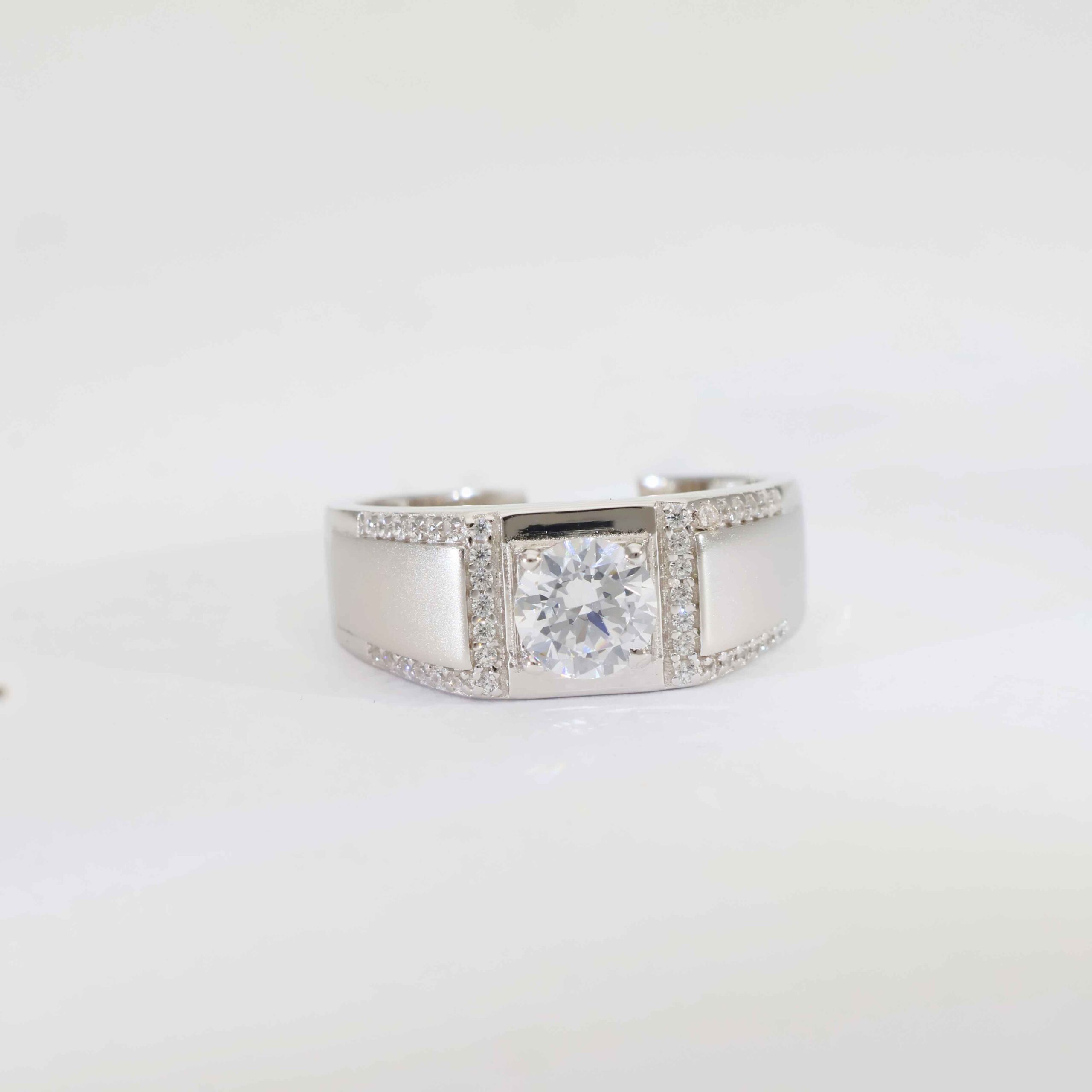 Royal Block Gents Silver Ring - Image 2