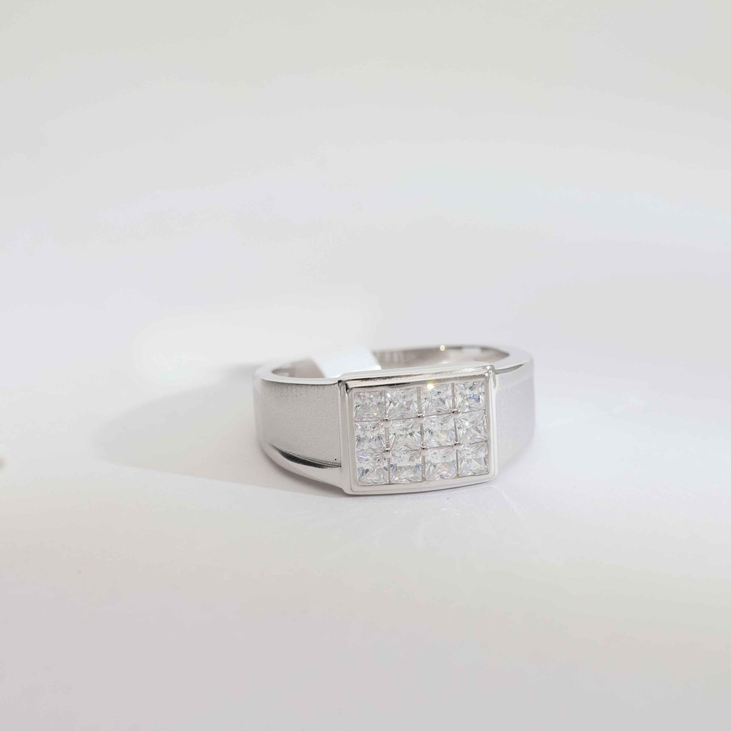 Royal Grid Spark Gents Ring - Image 5