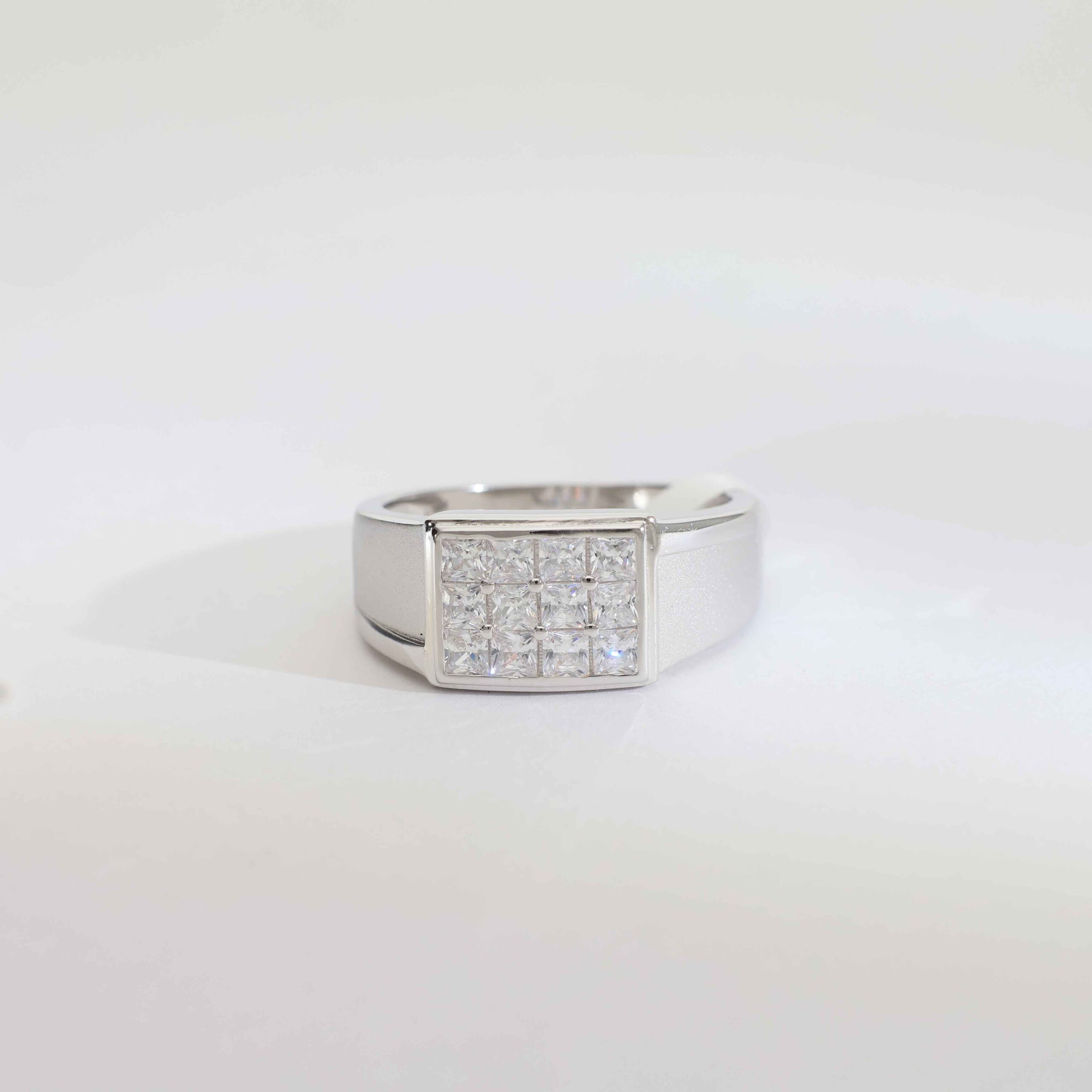 Royal Grid Spark Gents Ring - Image 2