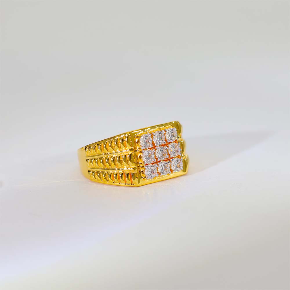 Royal Ribbed Gents Gold Ring - Image 2