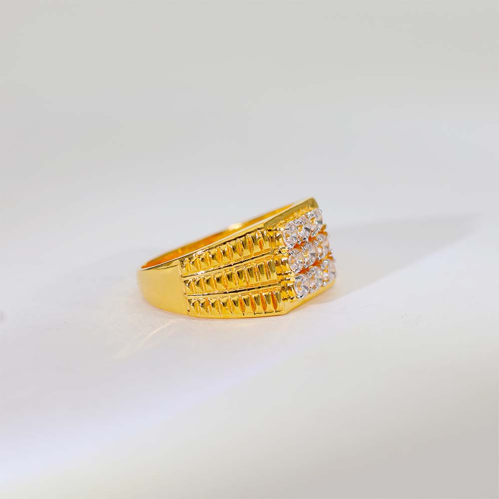 Royal Ribbed Gents Gold Ring - Image 3