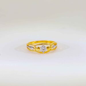 Golden LinkAura Solitaire Ring