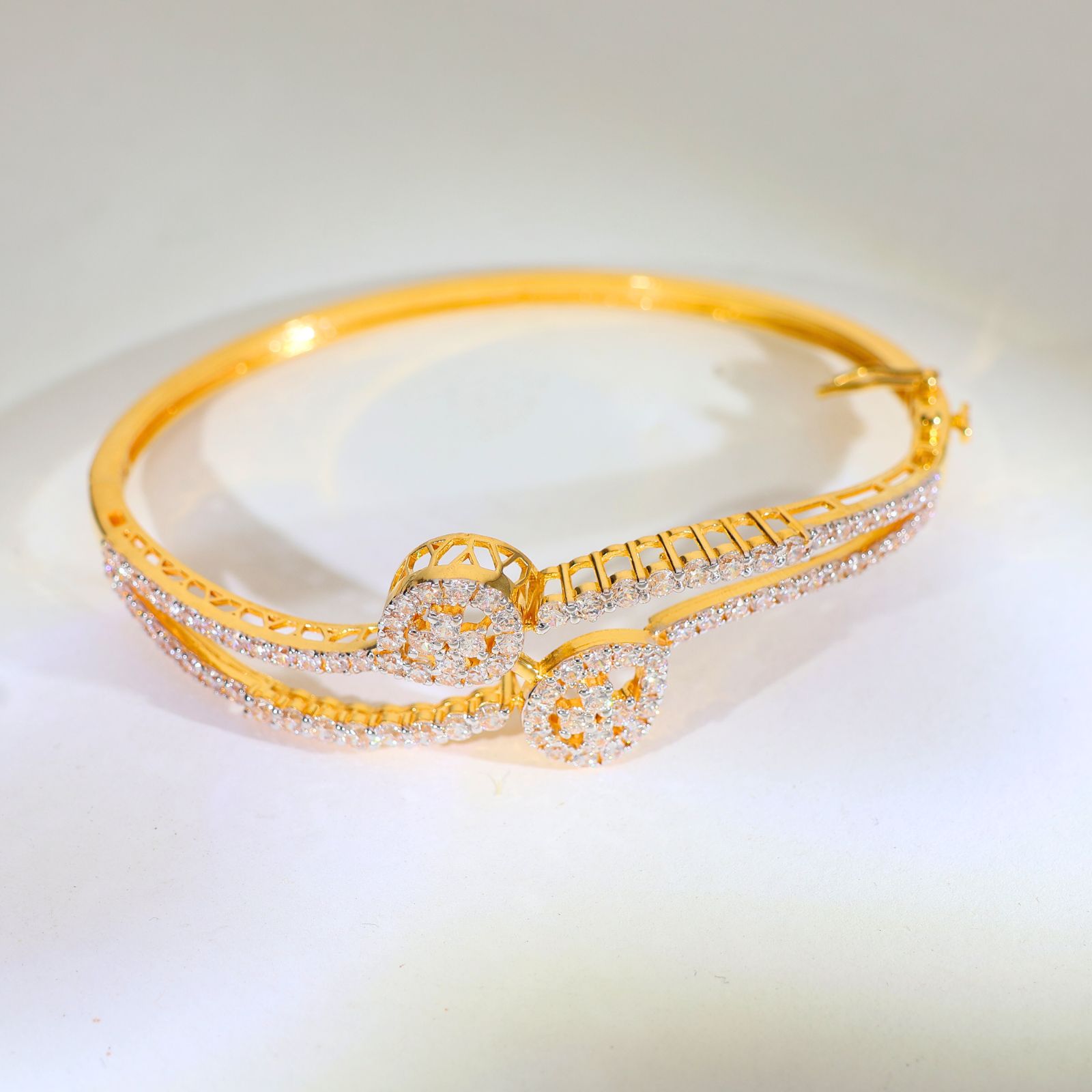 Golden Bloom Ladies Gold Bracelet - Image 3