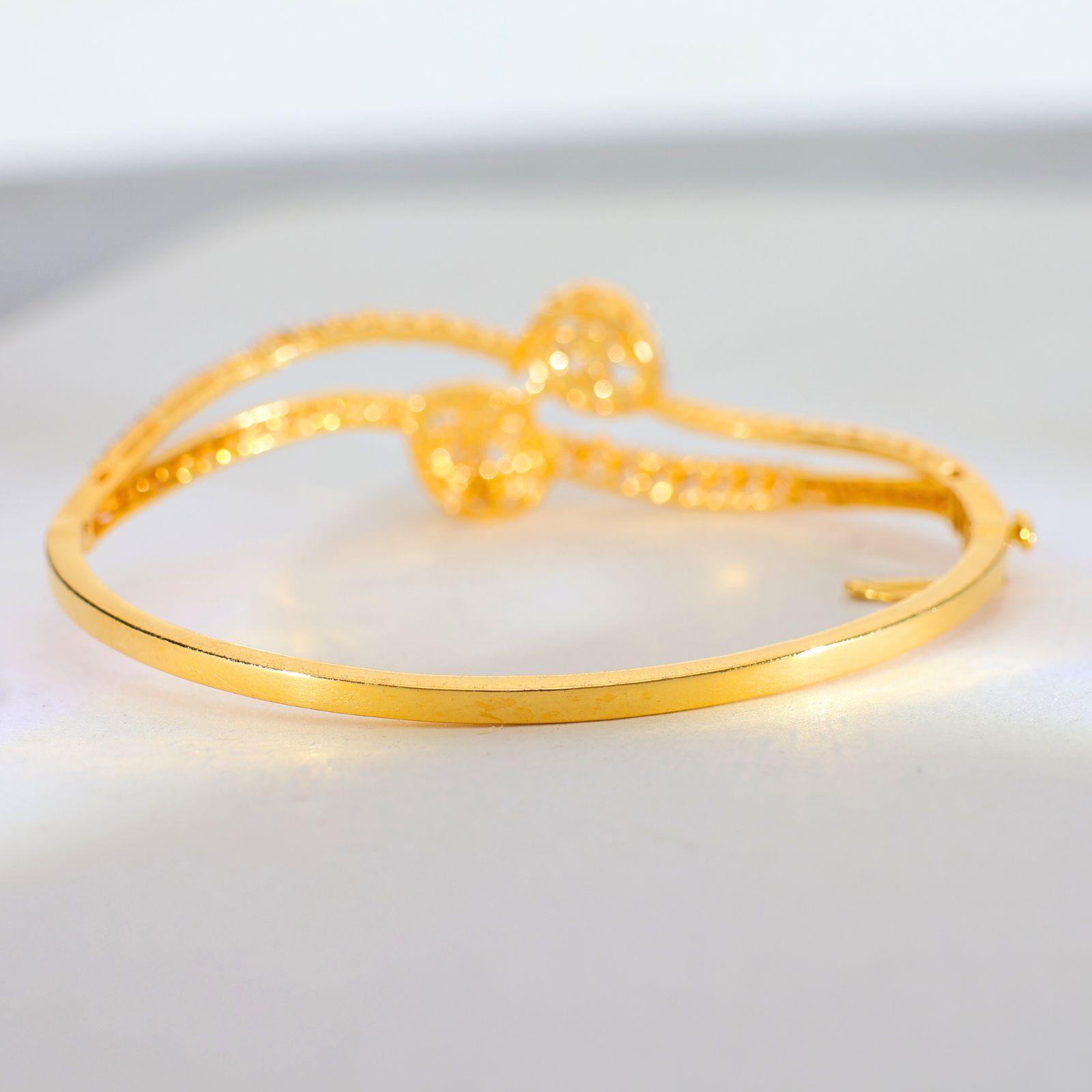 Golden Bloom Ladies Gold Bracelet - Image 4