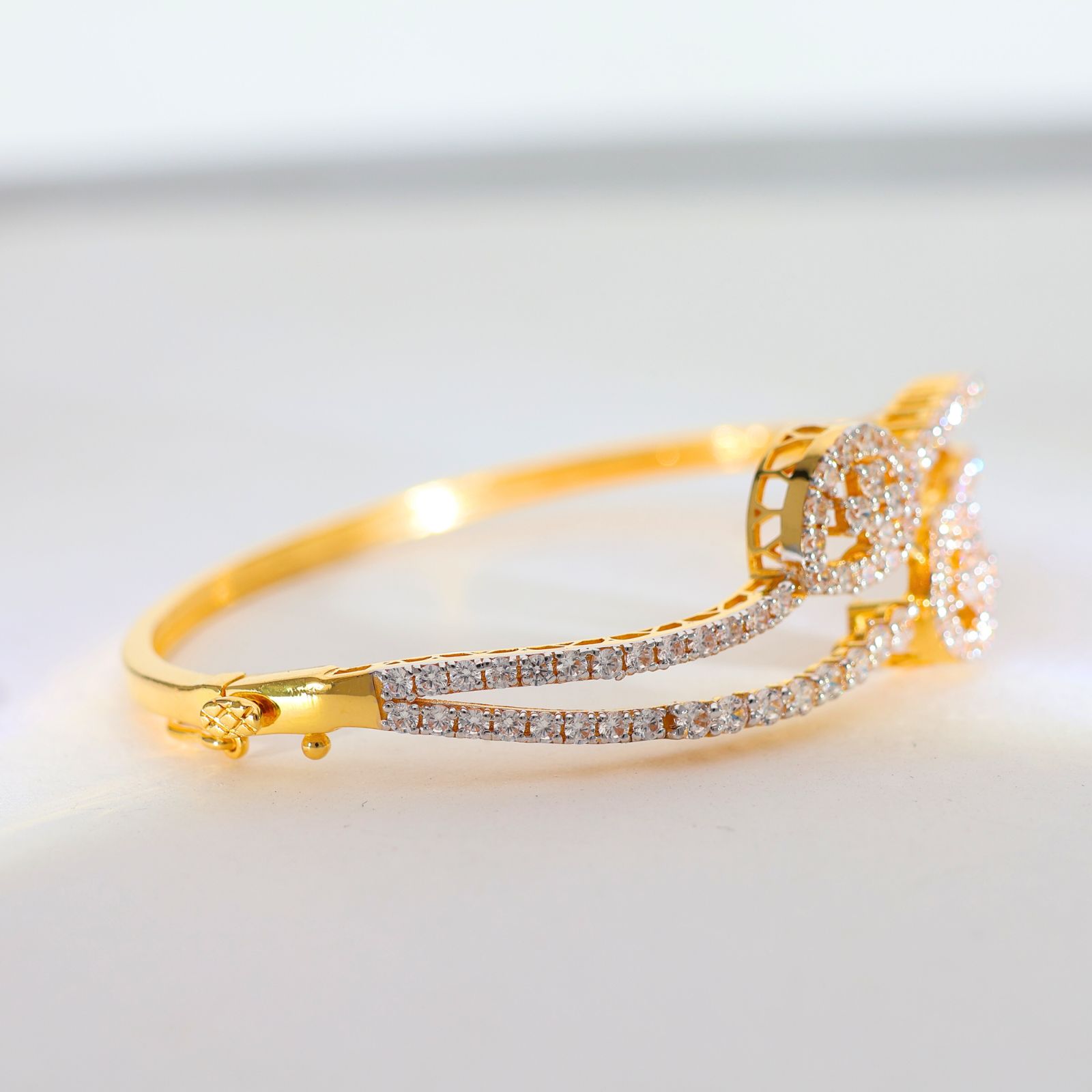 Golden Bloom Ladies Gold Bracelet - Image 6