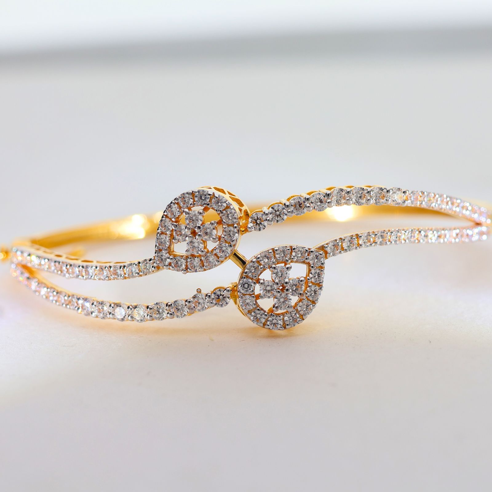 Golden Bloom Ladies Gold Bracelet - Image 2