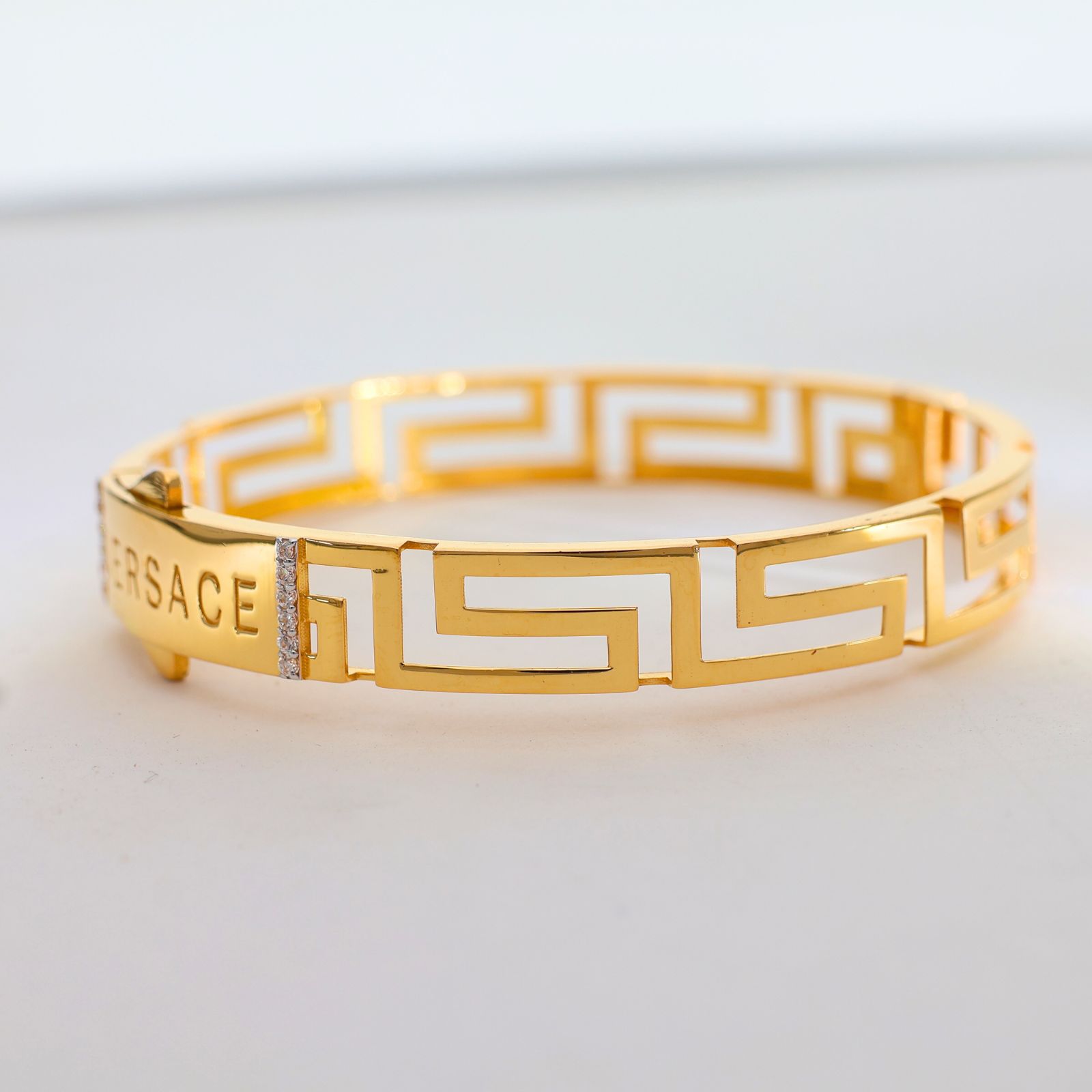 Royal Key Ladies Gold Bracelet - Image 5