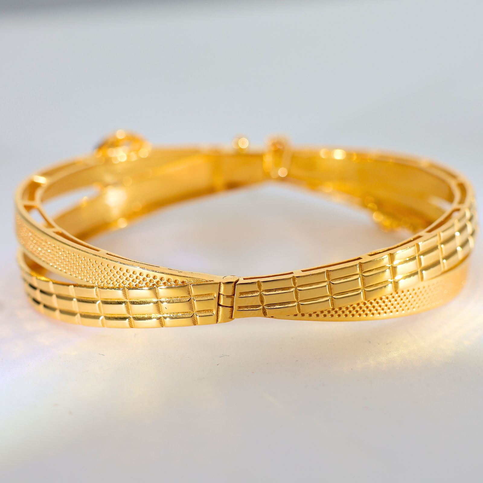 Golden Twin Bloom Ladies Gold Bracelet - Image 3