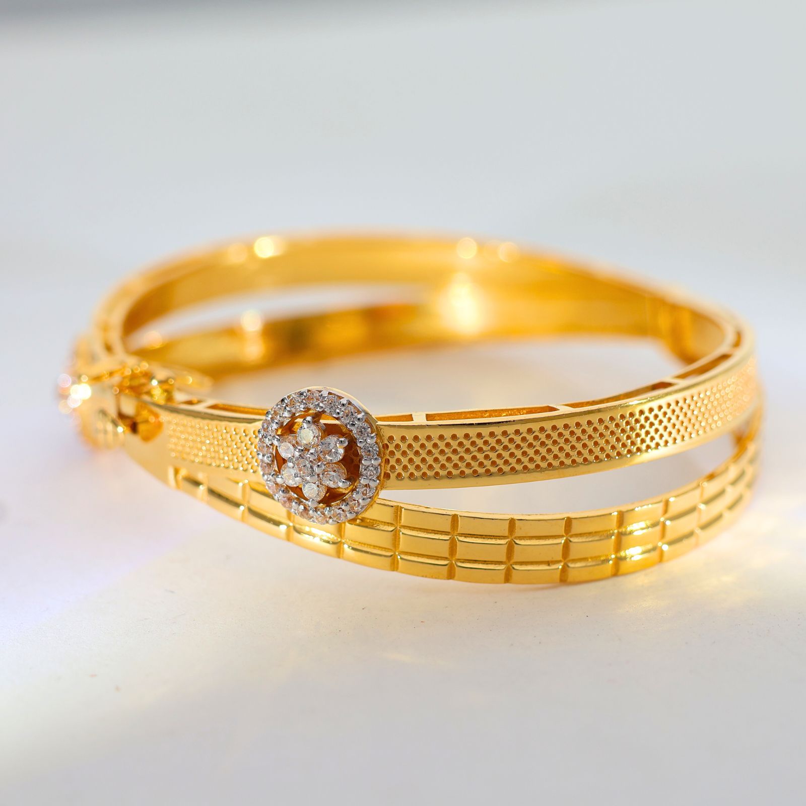 Golden Twin Bloom Ladies Gold Bracelet - Image 2