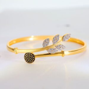 Leaf Shine Gold Ladies Bracelet
