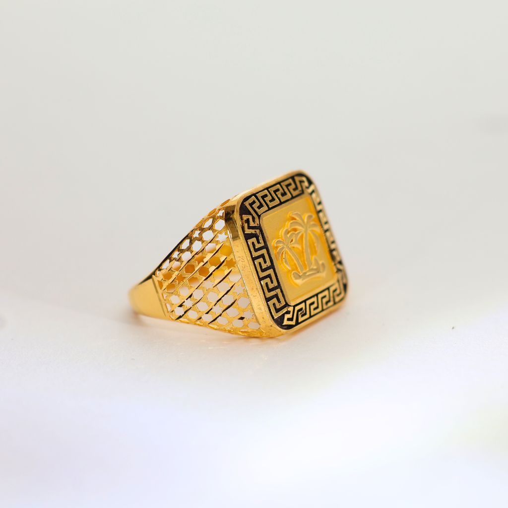 Royal Palm Gents Gold Ring - Image 3