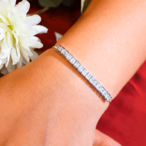 Linear Shine Solitaire Bracelet