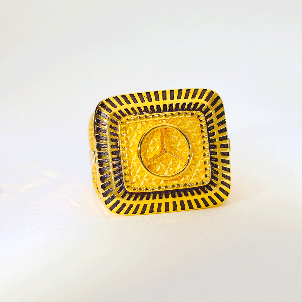 Royal Star Gold Gents Ring - Image 2