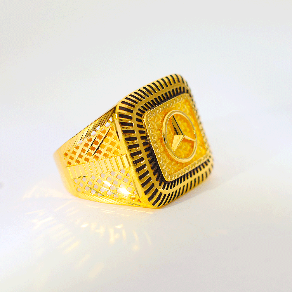 Royal Star Gold Gents Ring - Image 3