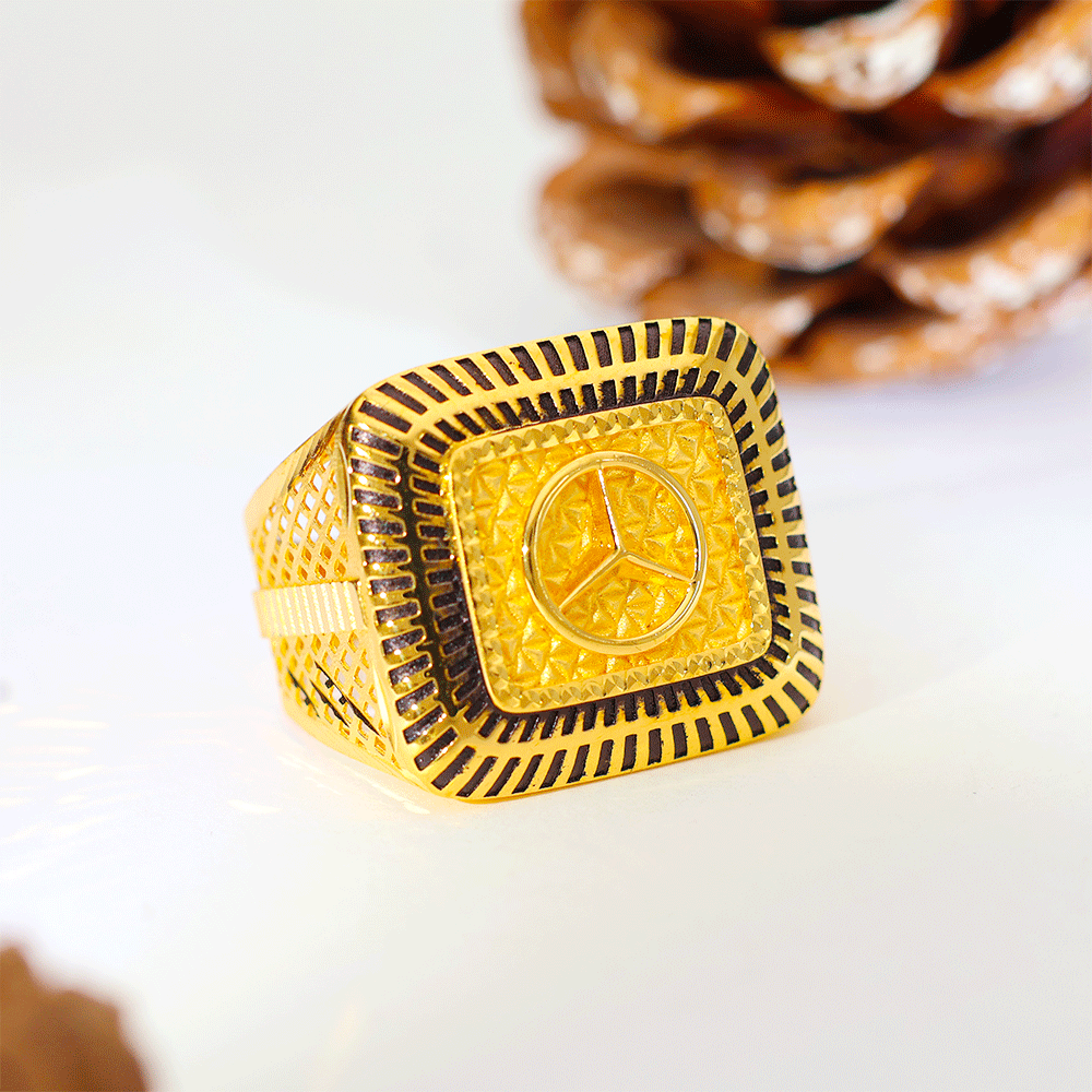 Royal Star Gold Gents Ring - Image 5
