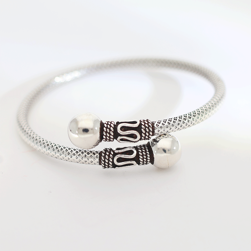 TinyGlow Silver Baby Kangan - Image 3