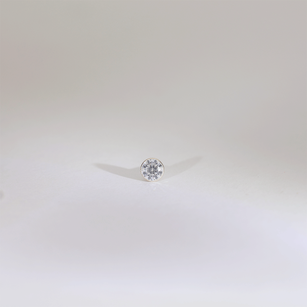 Royal Spark Solitaire Nose pin (Single Piece) - Image 2