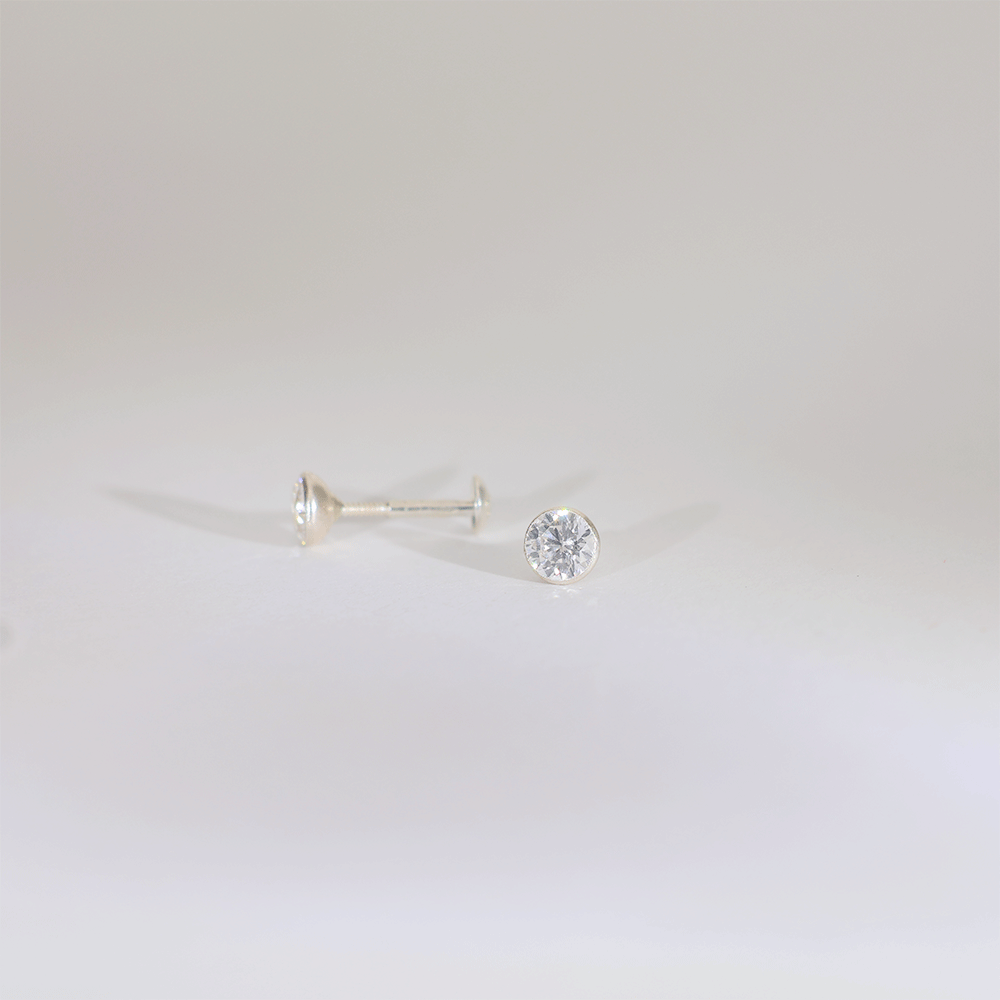Royal Spark Solitaire Nose pin (Single Piece) - Image 4