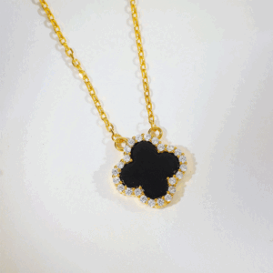 Diamond Edge Clover Pendant Set