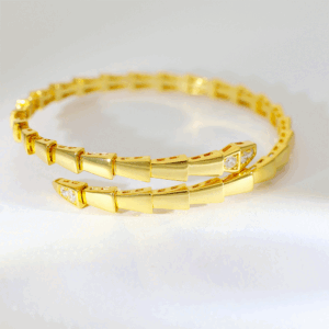 Golden Edge Curve Ladies Kadha