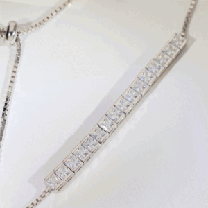 Linear Shine Solitaire Bracelet