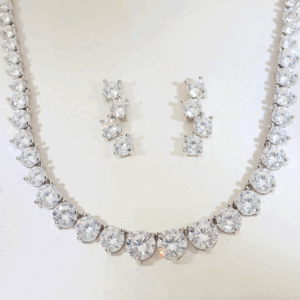 Diamond Glow Elegance Pendant Set