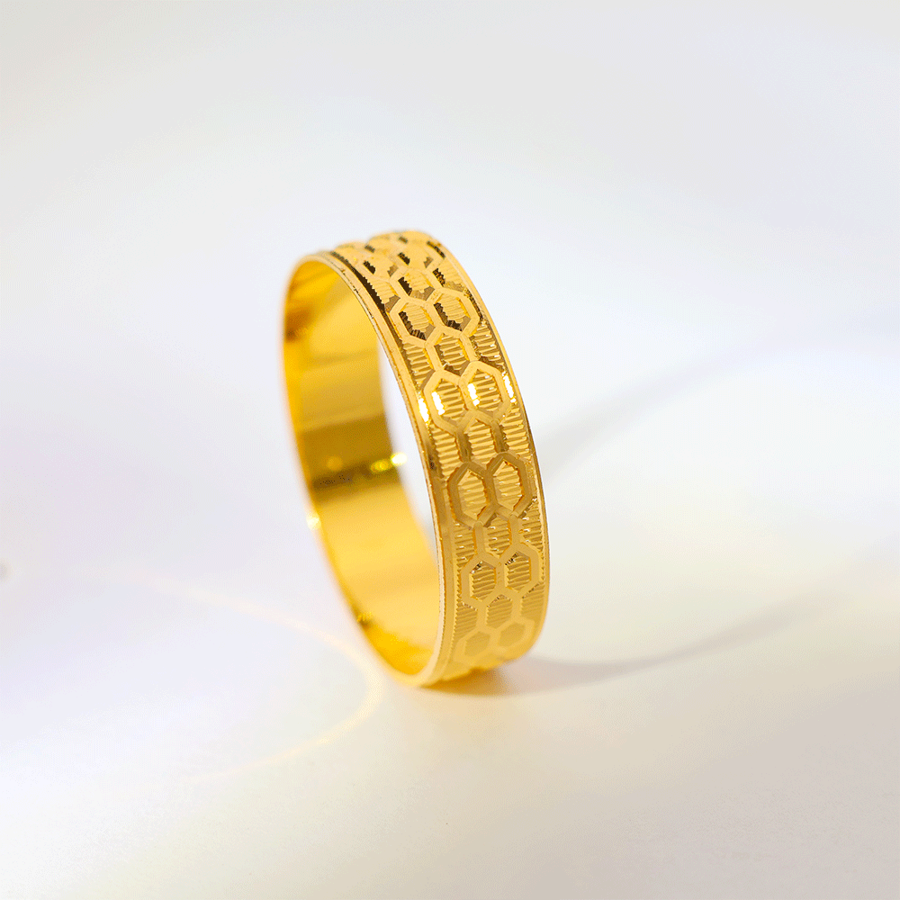 Honeycomb Pattern Gold Band - Image 5