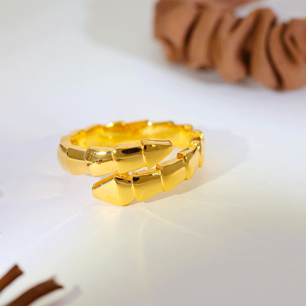 Double Arrow Gold Ring - Image 4