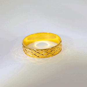 Criss Cross Gold Band