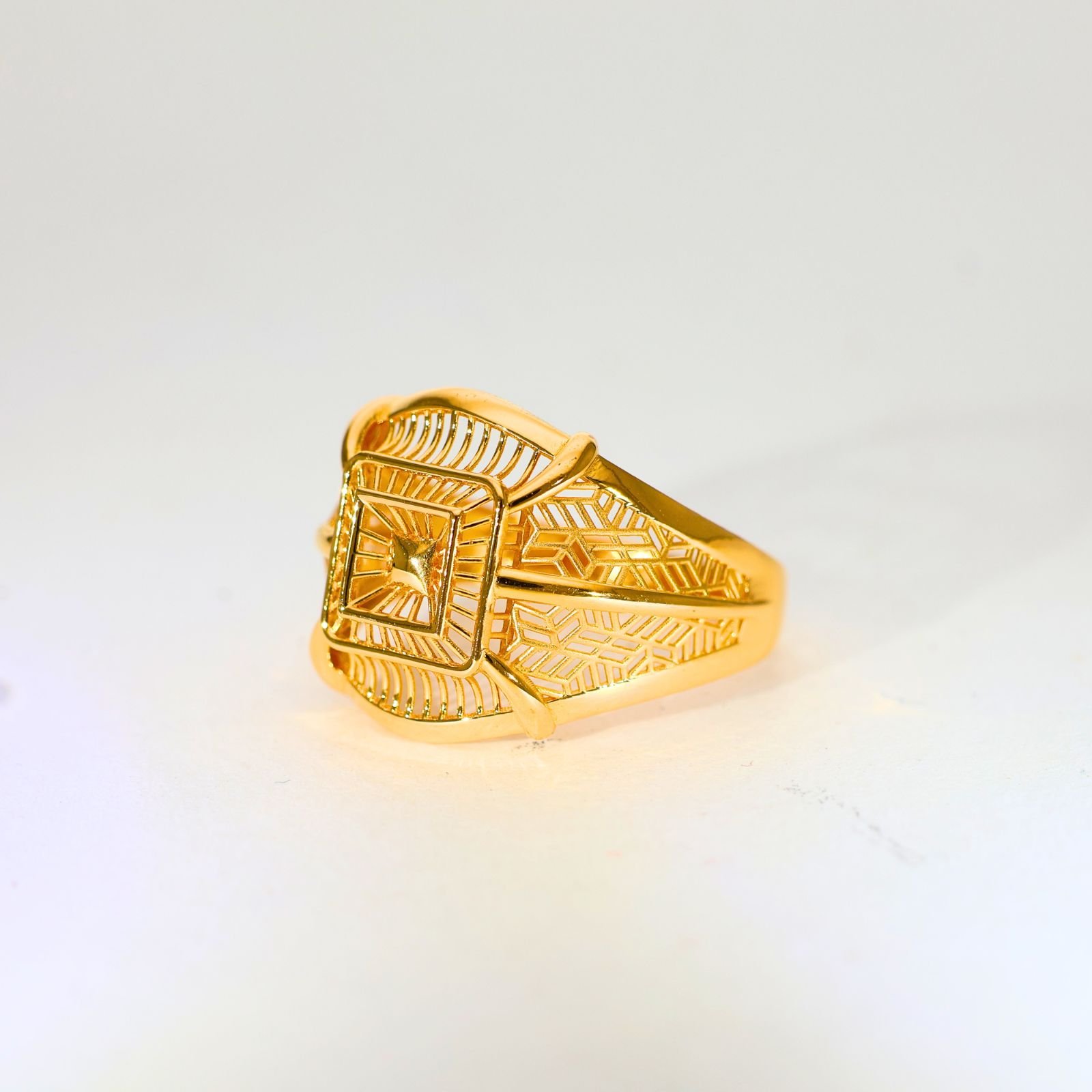 Royal Square Gold Ladies Ring - Image 3