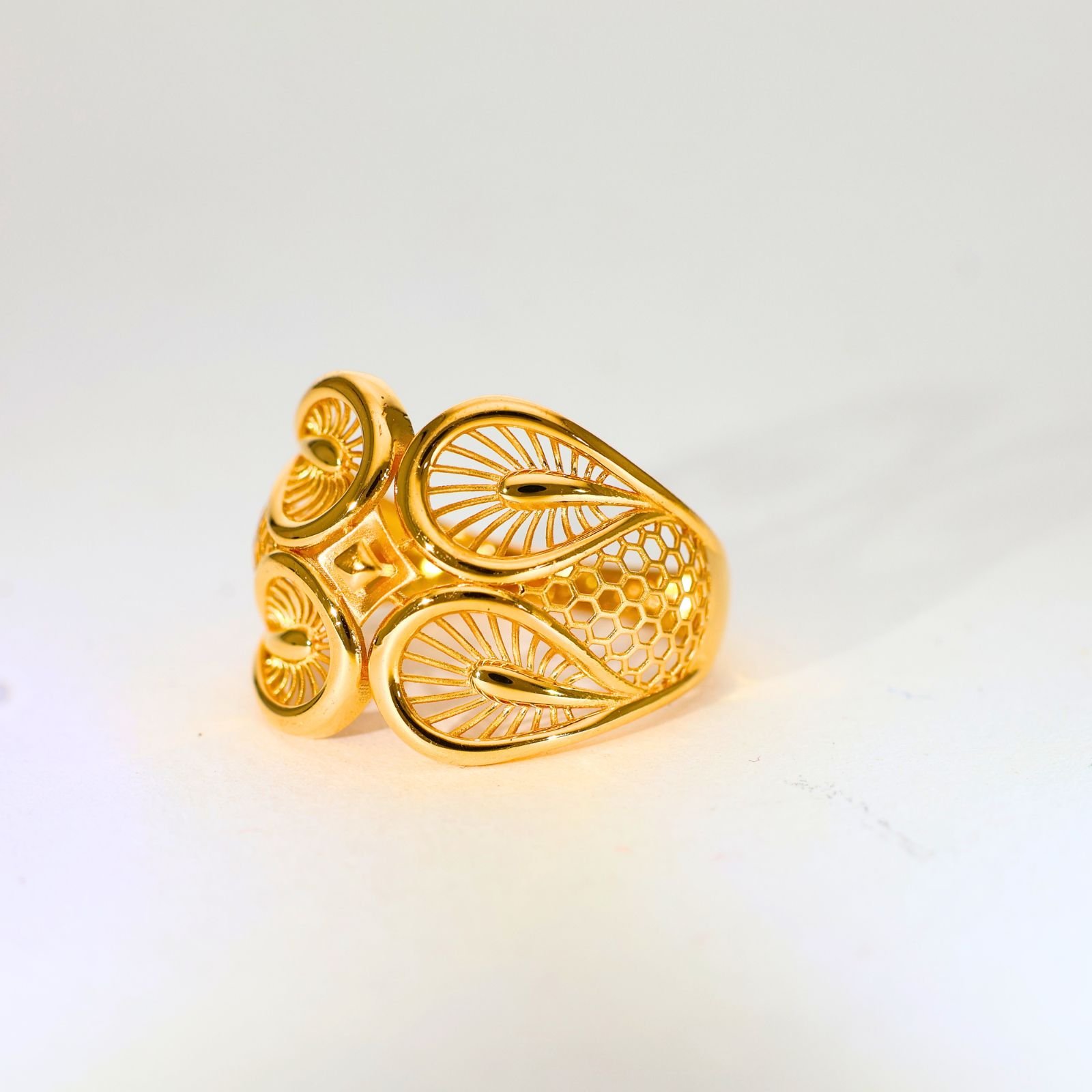 Royal Leaf Gold Ladies Ring - Image 3