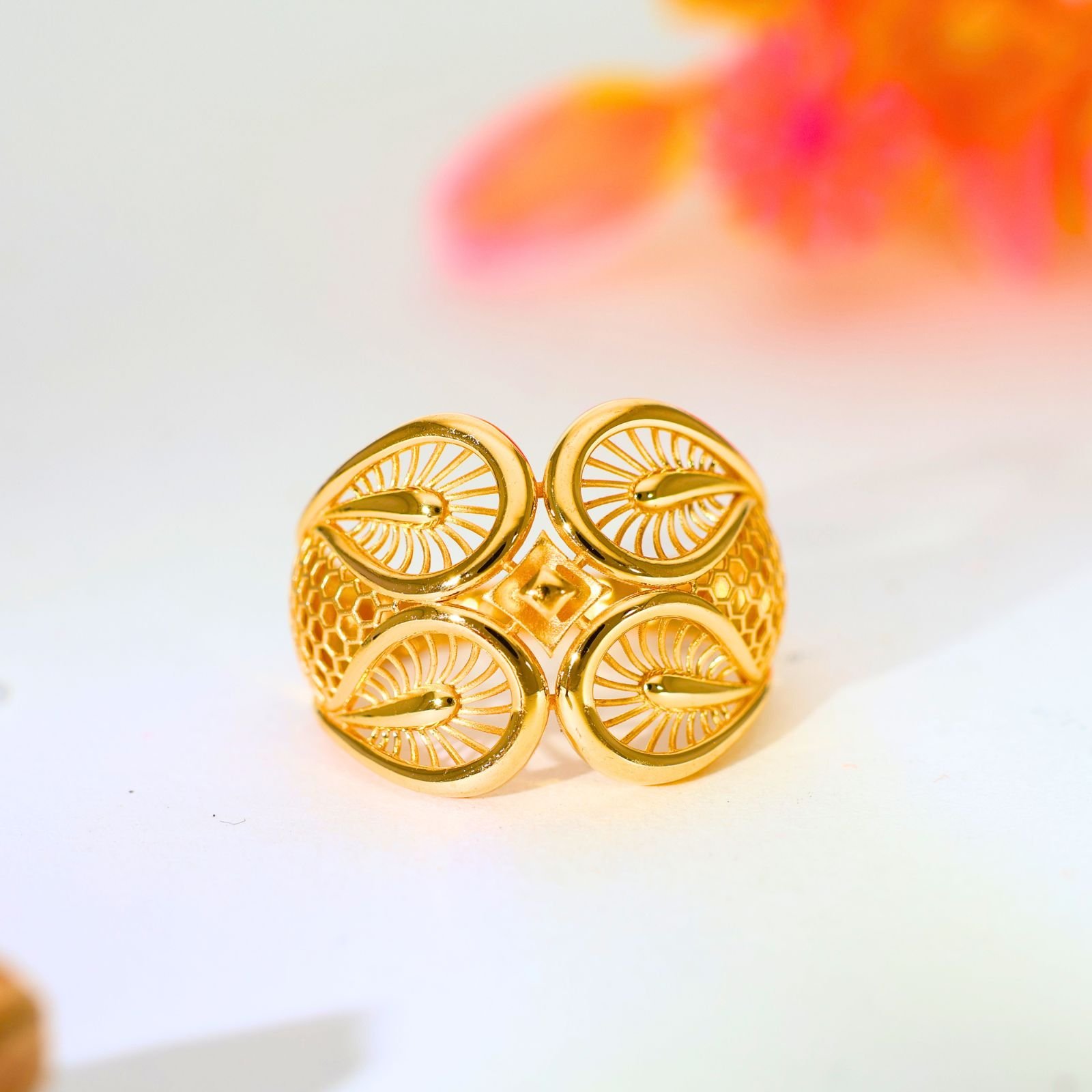 Royal Leaf Gold Ladies Ring - Image 4