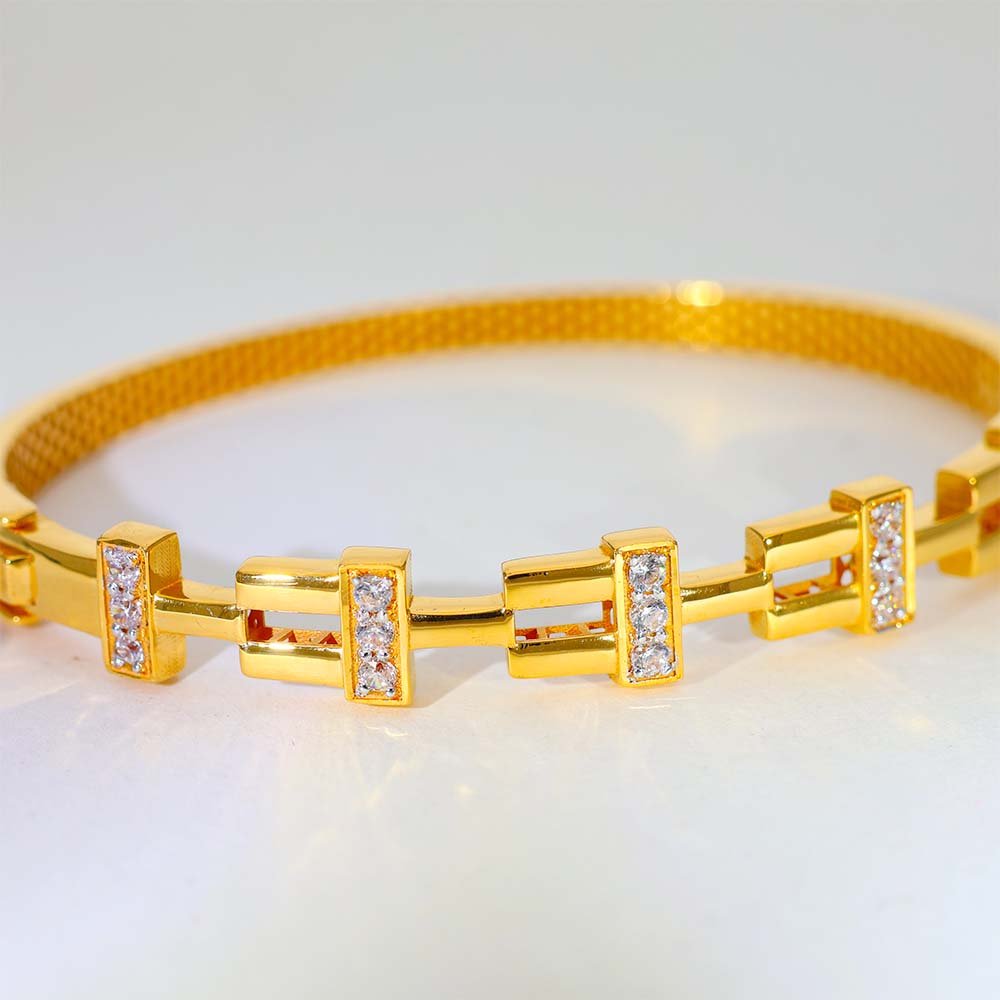 Golden Link Glow Gold Ladies Bracelet - Image 4