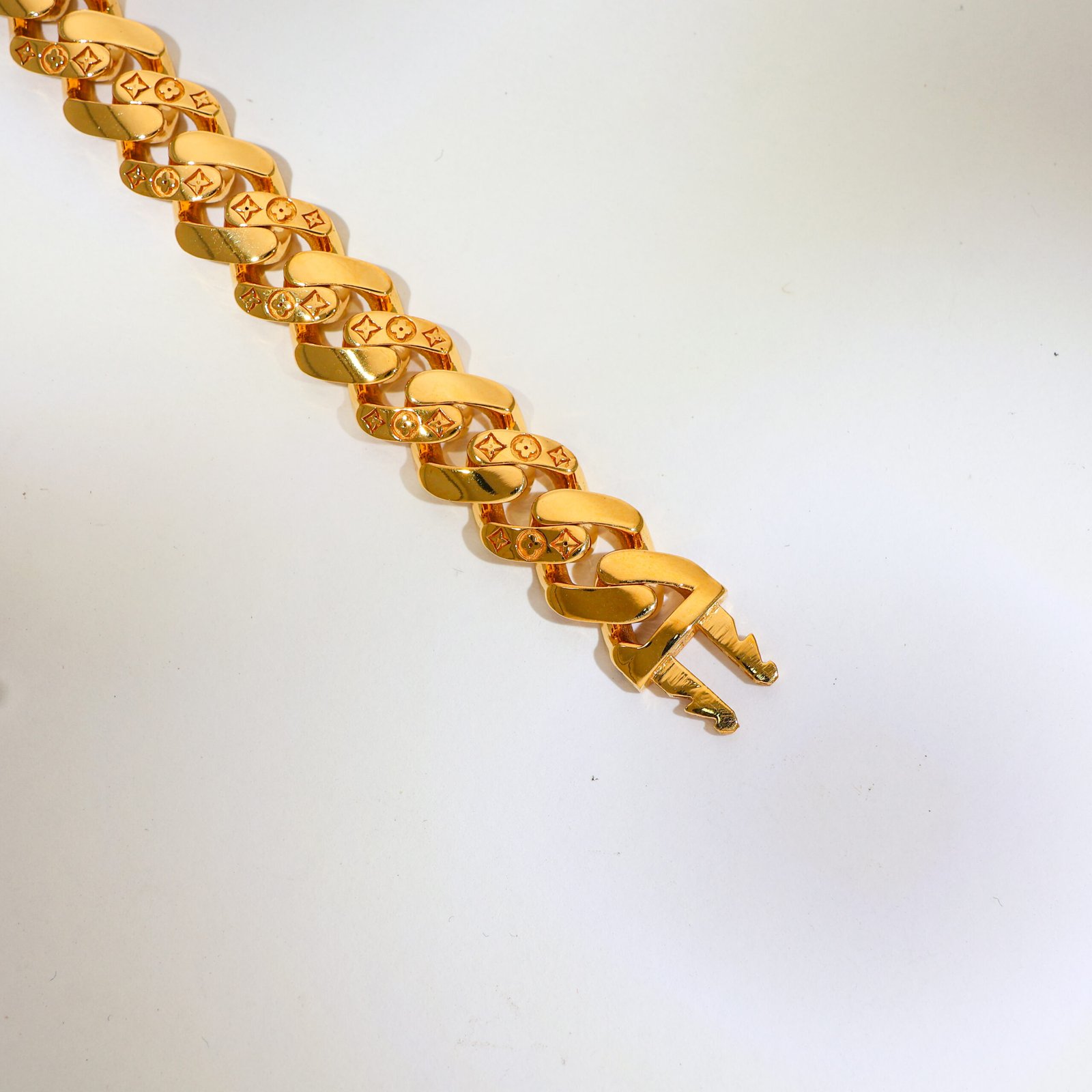 Signature Link Gold Gents Bracelet - Image 3
