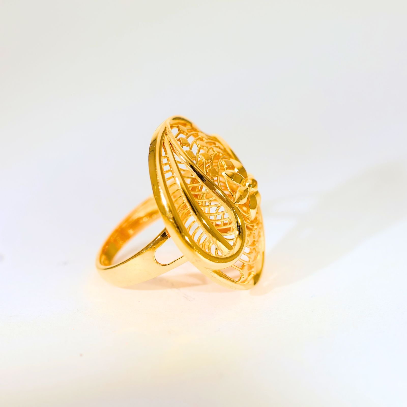 Golden Bloom Gold Ladies Ring - Image 3