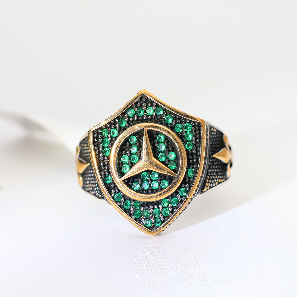 Royal Green Gents Ring - Image 2