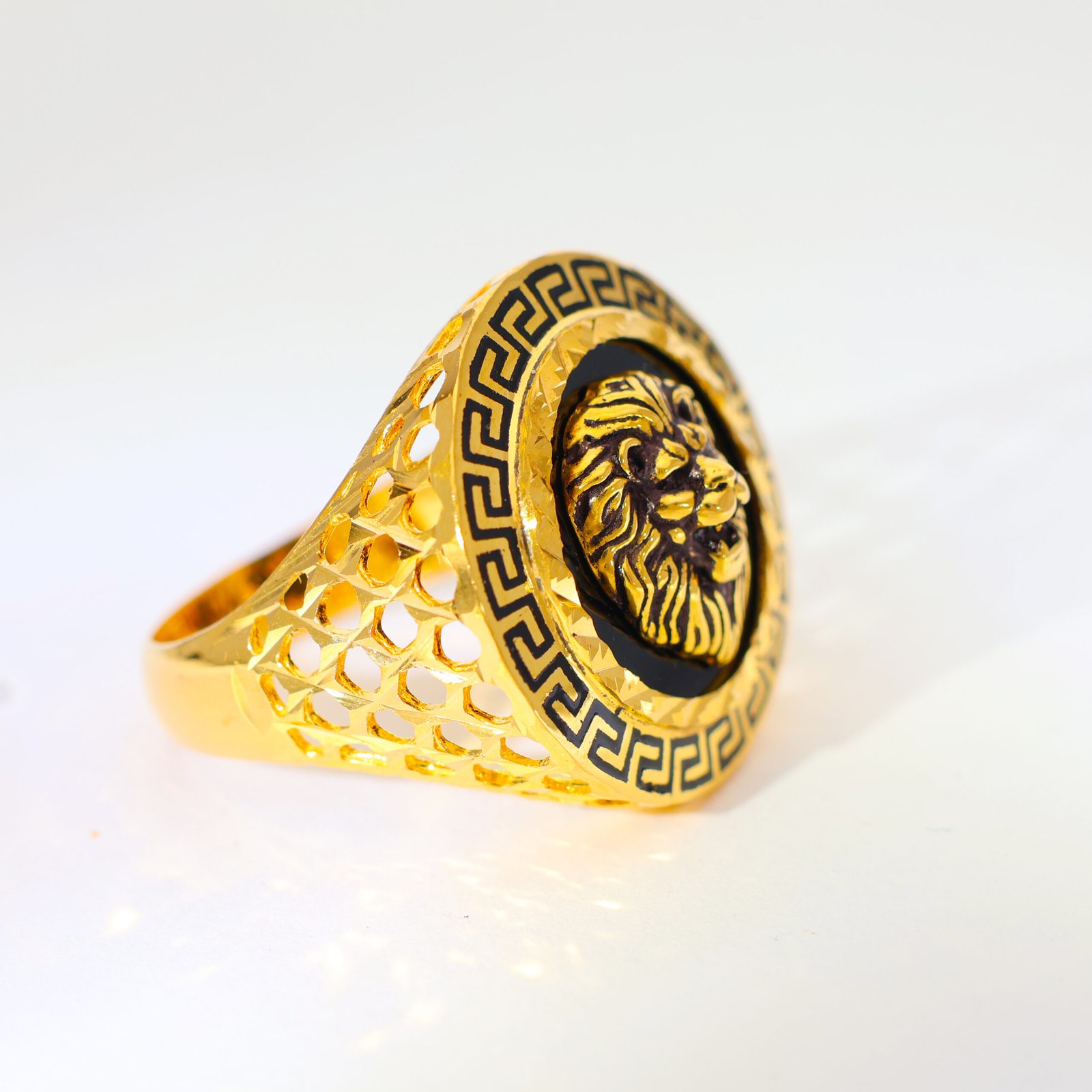 Regal Lion Gold Gents Ring - Image 4