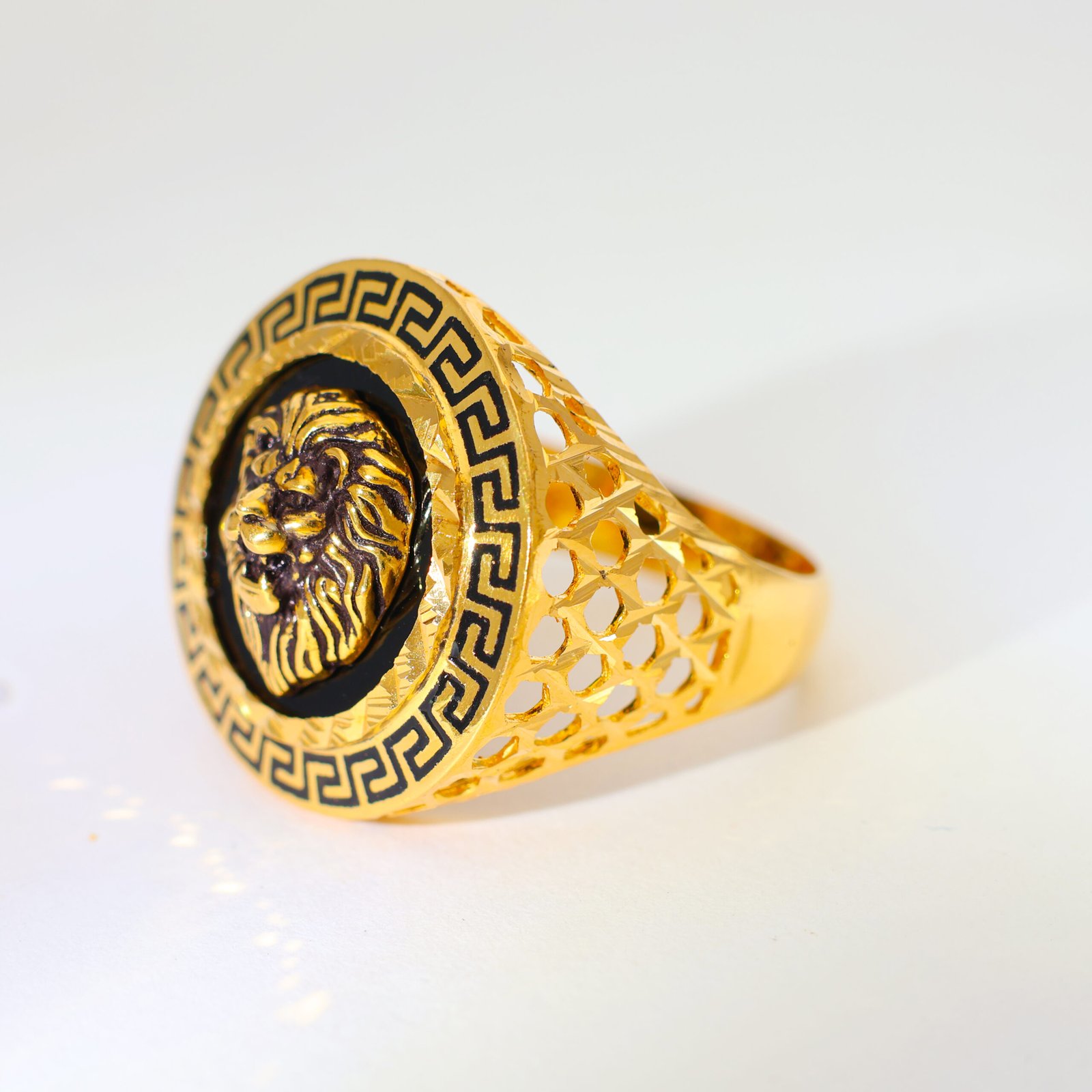 Regal Lion Gold Gents Ring - Image 5
