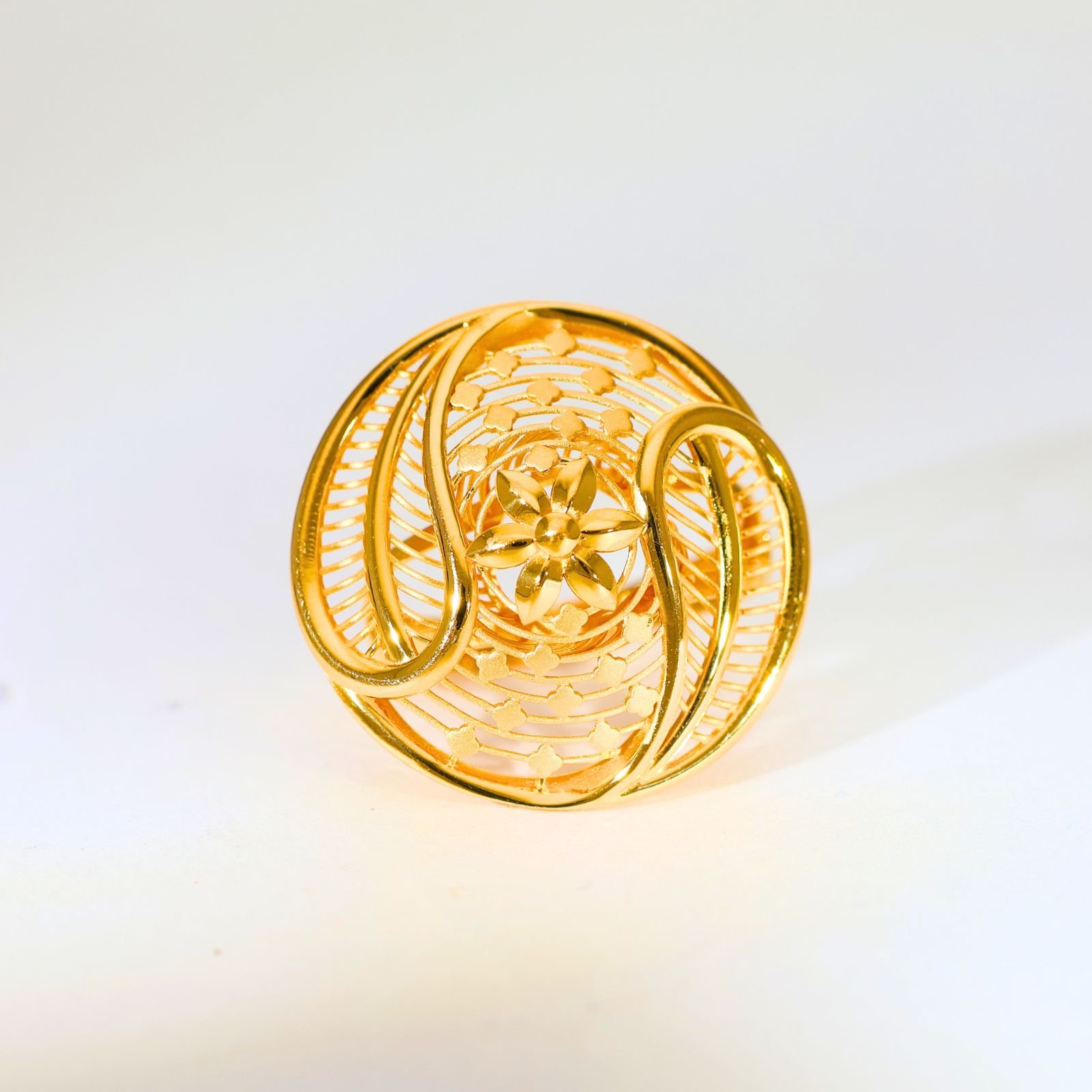 Golden Bloom Gold Ladies Ring
