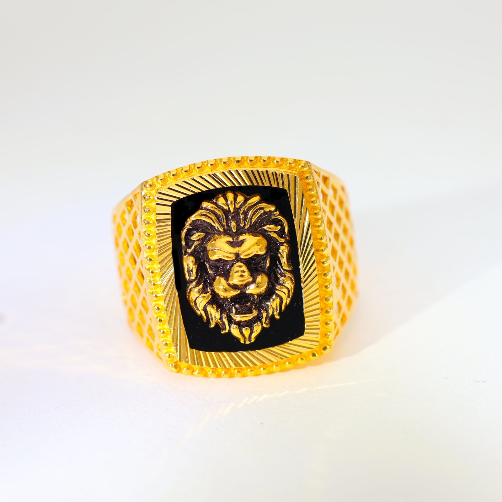 Lion Crest Gold Gents Ring