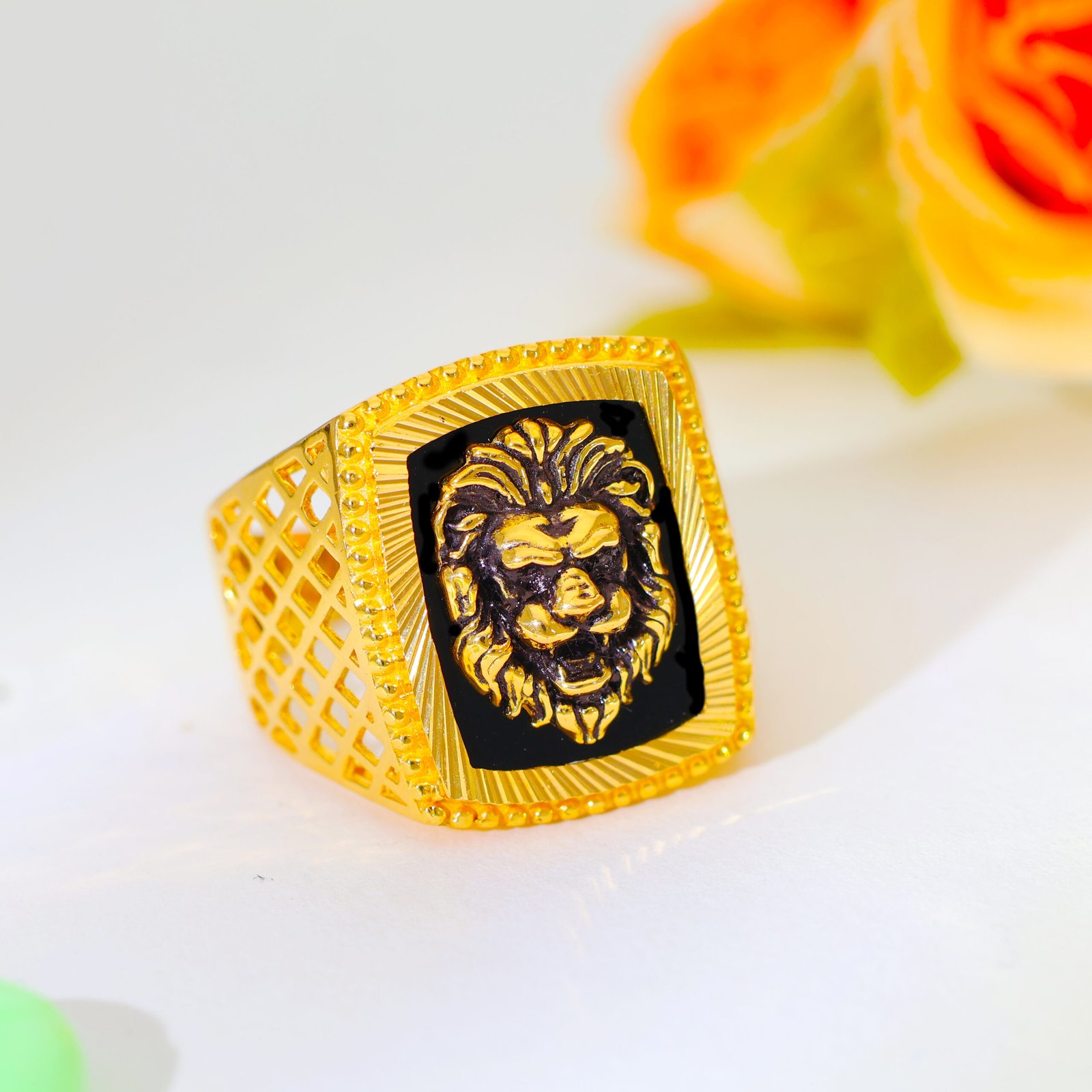 Lion Crest Gold Gents Ring - Image 2