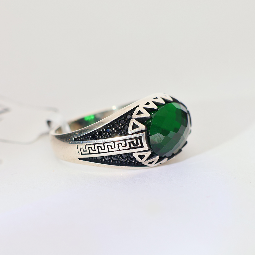Royal Green Stone Gents Ring - Image 4