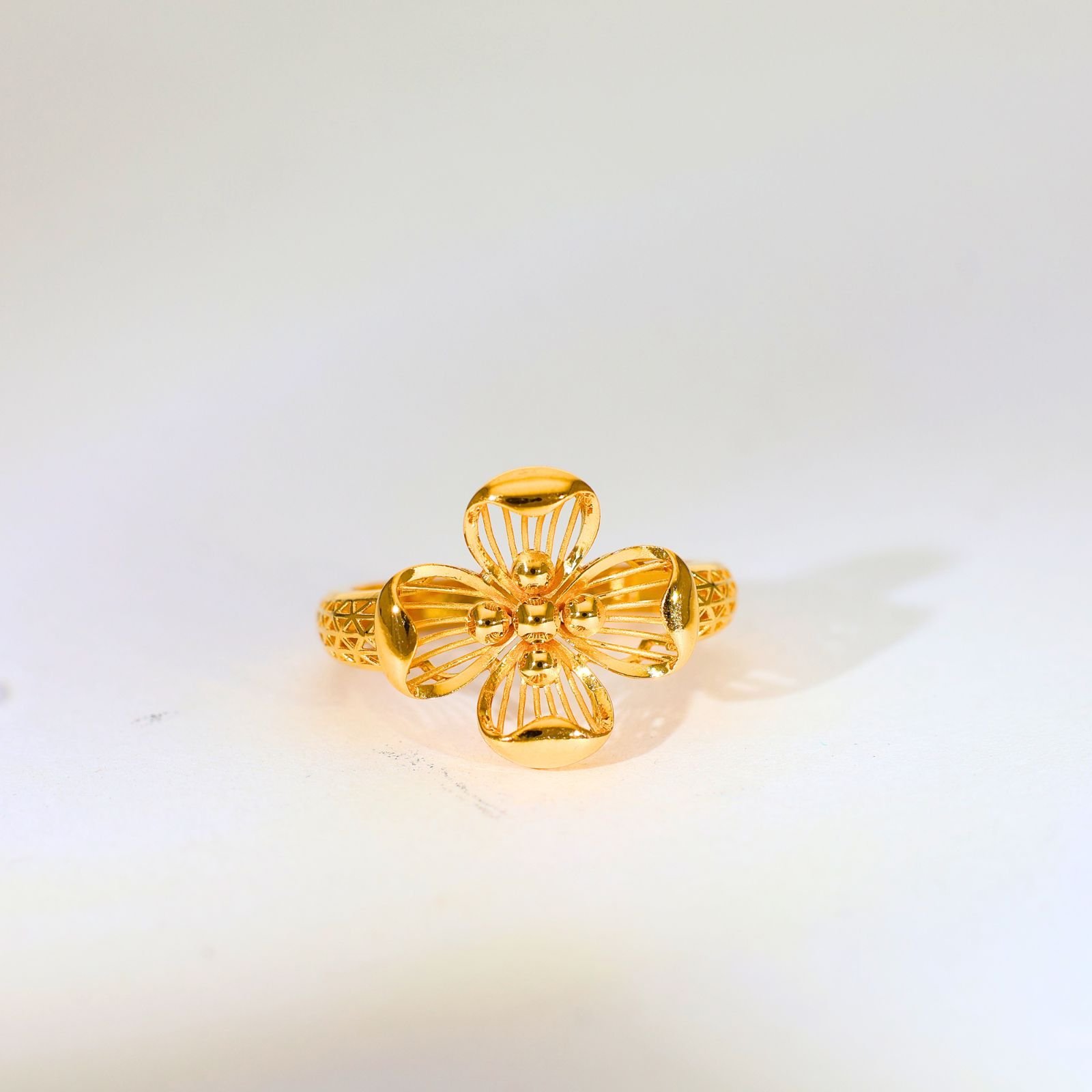 Golden Petal Gold Ladies Ring