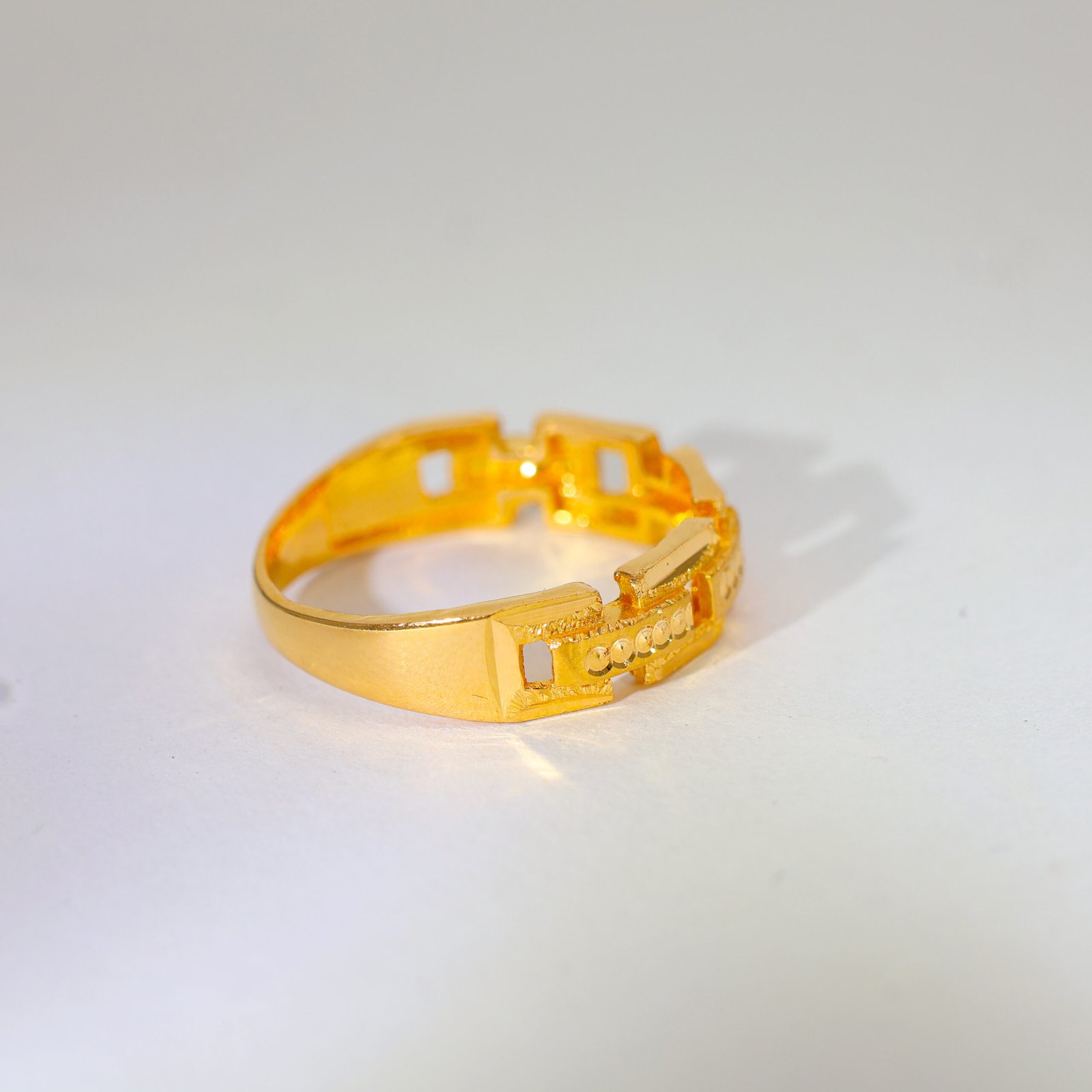 Golden Link Gold Ladies Ring - Image 2