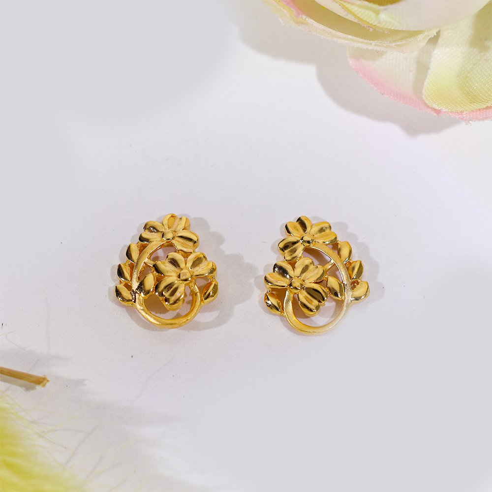 Golden Daisy Gold Earring - Image 3