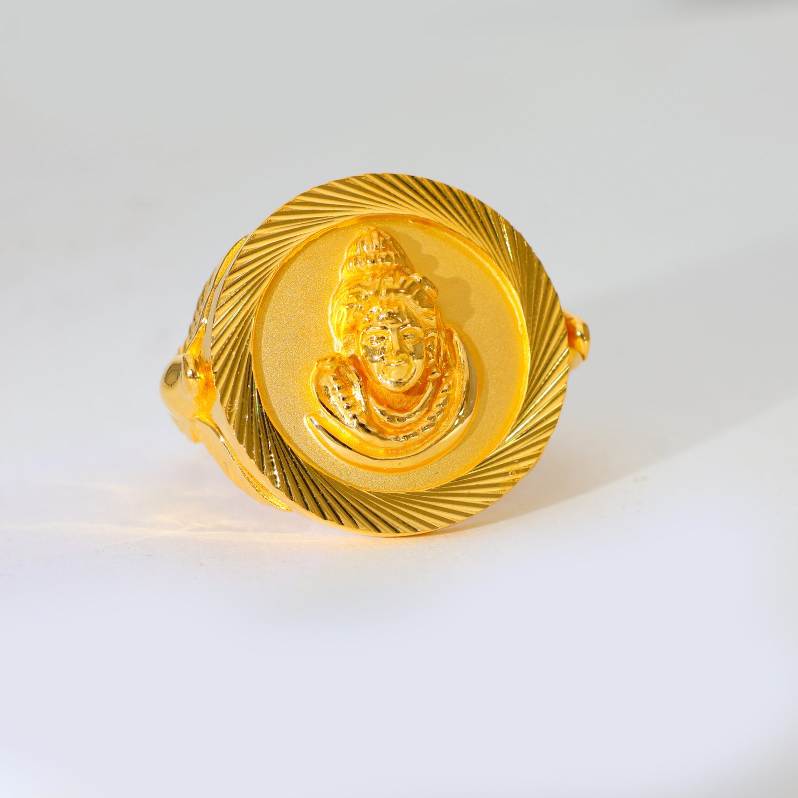 Divine Shiv Gold Gents Ring