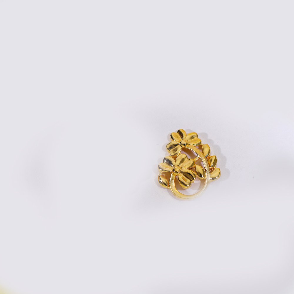 Golden Daisy Gold Earring - Image 2