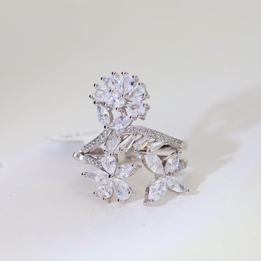 Triple Bloom Ladies Ring Two in One - Image 2