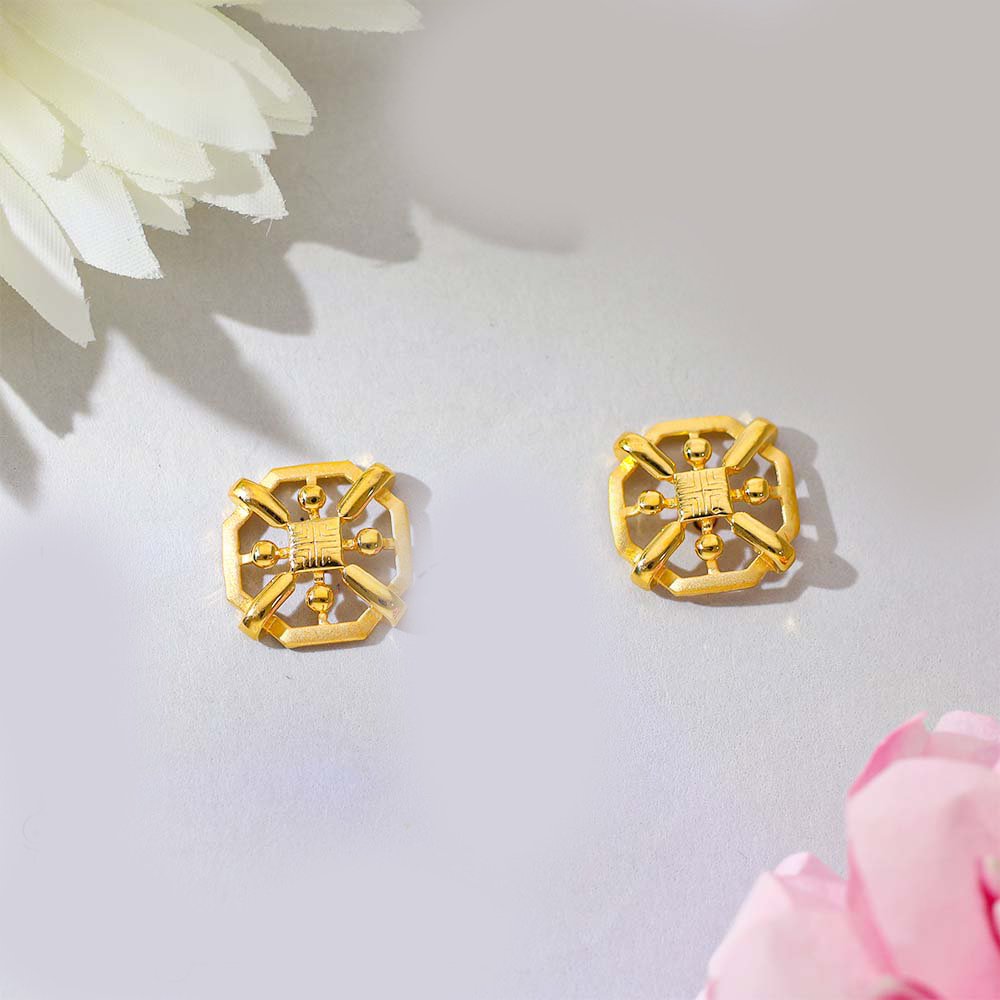 Sweet Charm Gold Earring - Image 3